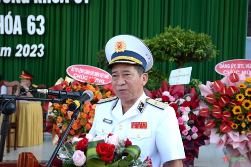 Chuẩn đô đốc Nguyễn Đình Hùng dự Lễ tốt nghiệp các khóa đào tạo năm 2023 tại Học viện Hải quân 